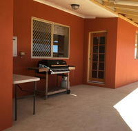 Caretakers Cottage Budget Accommodation - Accommodation Rockhampton