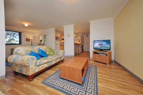 Carindale, Unit 24, 19 - 23 Dowling Street - Accommodation Rockhampton 0