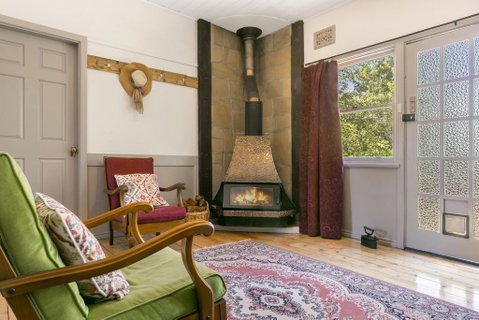 Carinya Cottage - Accommodation Rockhampton 0