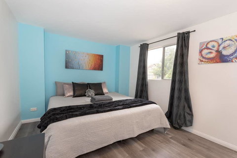 Carramar Studio KingBed PrivateRm 1 Min To Station - STUDIO - Accommodation Rockhampton 0