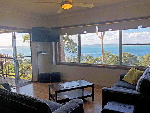 Catch Of The Day', 72 Government Road - Great House With Water Views - Accommodation Rockhampton 2
