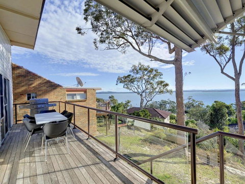 Catch Of The Day', 72 Government Road - Great House With Water Views - Accommodation Rockhampton 1