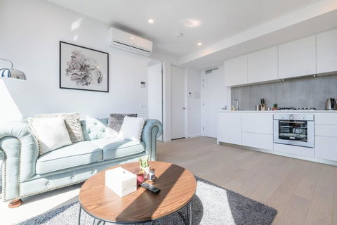 CBD & Garden View Stylish 1 Bedroom Apt @Avant - Accommodation Rockhampton 2
