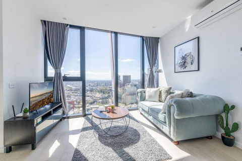 CBD & Garden View Stylish 1 Bedroom Apt @Avant - Accommodation Rockhampton 1