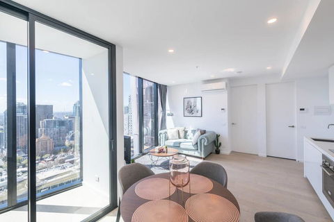 CBD & Garden View Stylish 1 Bedroom Apt @Avant - Accommodation Rockhampton 3