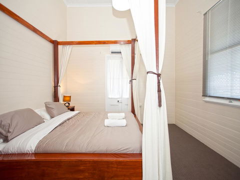 CBD Holiday Home - Accommodation Rockhampton 2