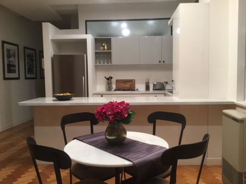 CBD Little Paris - StayCentral - Accommodation Rockhampton 1