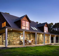 Cedar and Stone - Accommodation Rockhampton