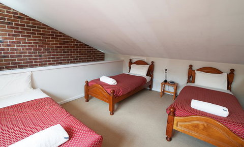 Cedar Creek 2 - Accommodation Rockhampton 0