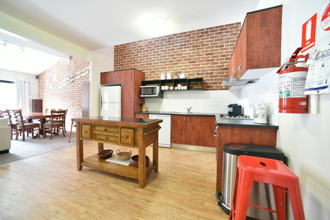 Cedar Creek 2 - Accommodation Rockhampton 2