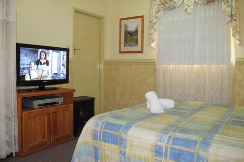 Cedar Lodge Cabins - Accommodation Rockhampton 3