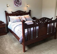 Central executive 3br townhouse 50m to dean street - Accommodation Rockhampton
