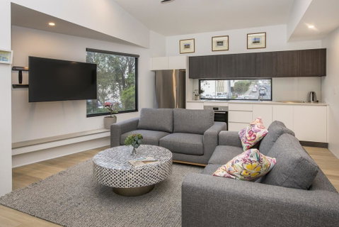 Central Heights - Main Street Views - Accommodation Rockhampton 3