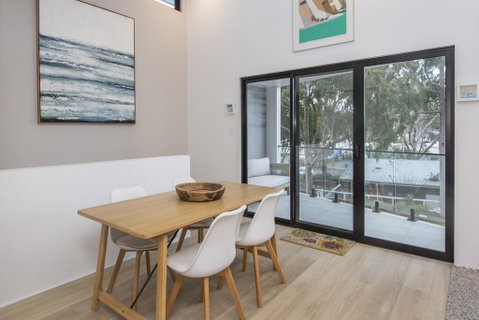 Central Heights - Main Street Views - Accommodation Rockhampton 2