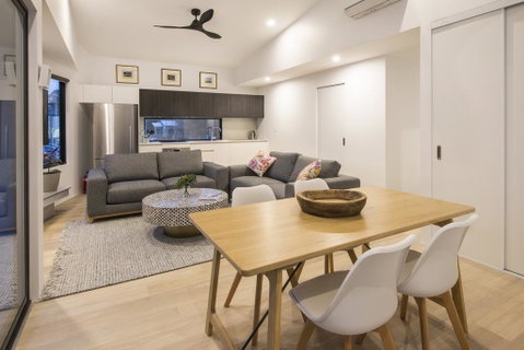 Central Heights - Main Street Views - Accommodation Rockhampton 1