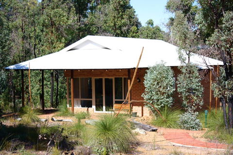Chalets On Stoneville - Accommodation Rockhampton 0