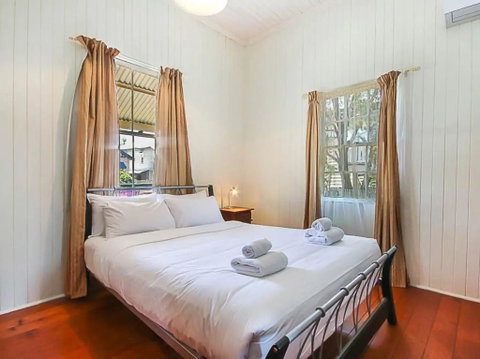 Charming Characterful Rustic-style Home Near The Gabba - Accommodation Rockhampton 2