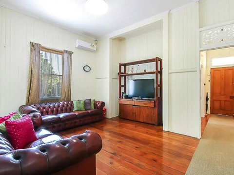 Charming Characterful Rustic-style Home Near The Gabba - Accommodation Rockhampton 0