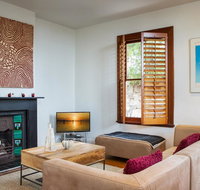 Chic Two-storey Cottage with Darling Harbour Views - Accommodation Rockhampton