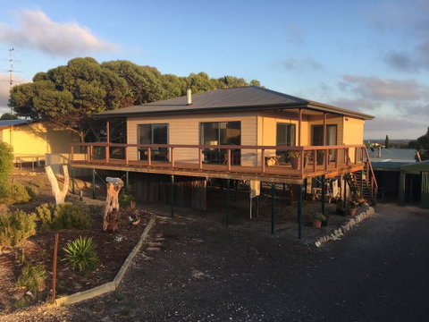 Chill N Sea Coastal Retreat - Accommodation Rockhampton 0