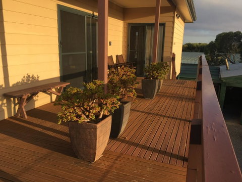 Chill N Sea Coastal Retreat - Accommodation Rockhampton 1