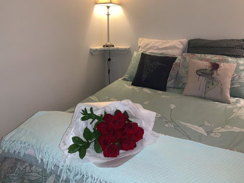Churchill's B&B Twin Spa Getaway - Accommodation Rockhampton 2