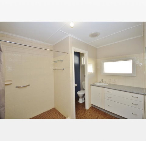 Claires Place - Accommodation Rockhampton 1