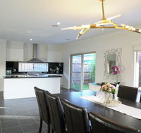 Classic 6BRM Villa in Melbourne - Accommodation Rockhampton