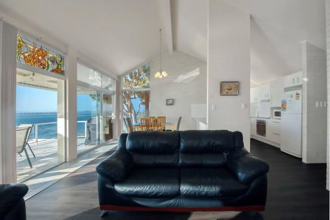 Classic View, 2/49 Victoria Parade - Accommodation Rockhampton 0