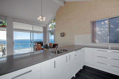Classic View, 2/49 Victoria Parade - Accommodation Rockhampton 3