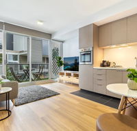 Clean Modern Apartment 15 Mins From City on Tram - Accommodation Rockhampton