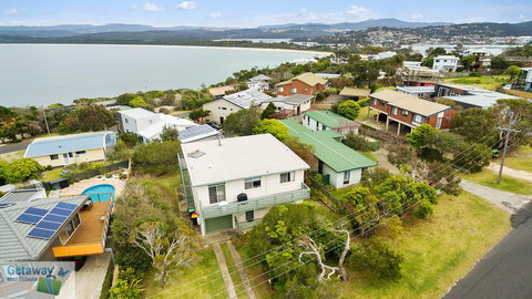 Cliffhanger - Pet Friendly - Accommodation Rockhampton 0