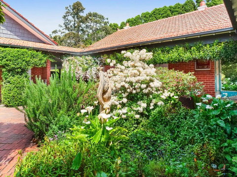 Cloudland - Unique Experience, Whimsical And Wonderful! - Accommodation Rockhampton 2