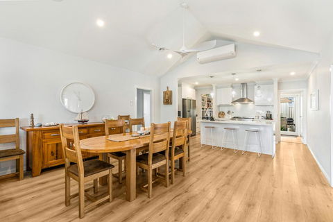 Coastal Living - Accommodation Rockhampton 2