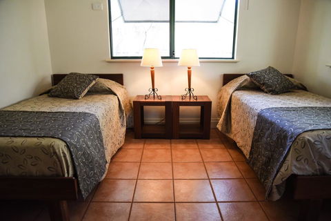 Cocos Beach Bungalows - Accommodation Rockhampton 1