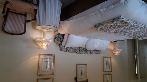Colhurst House - Accommodation Rockhampton 1
