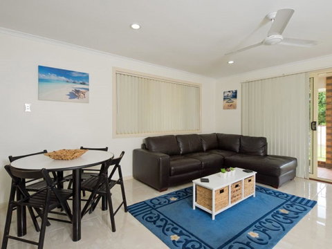 Comfortable Lowset Family Home Only Minutes From The Water! Tarooki St, Bellara - Accommodation Rockhampton 2