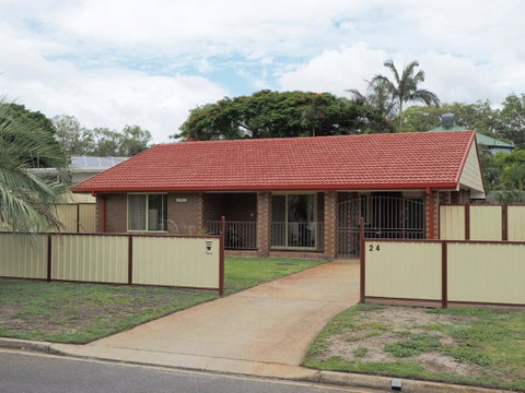 Comfortable Lowset Family Home Only Minutes From The Water! Tarooki St, Bellara - Accommodation Rockhampton 0