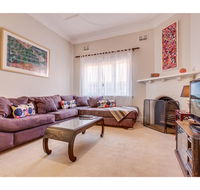 Comfy family home in chill beachside neighbourhood - Accommodation Rockhampton