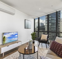 Contemporary Luxury With Views At Maya Waterfront - Accommodation Rockhampton