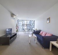 Convenient  Modern 1 Bed Apartment Docklands - Accommodation Rockhampton