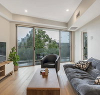 Convenient Apartment - 1 Min Walk To Train - Accommodation Rockhampton