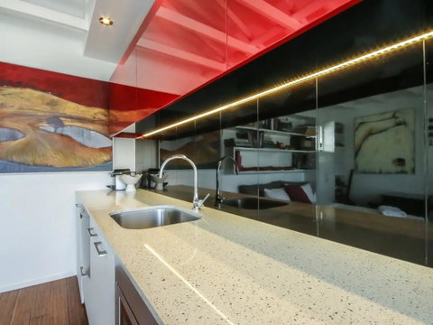 Cool Architect-Designed Studio Close To CBD - Accommodation Rockhampton 2