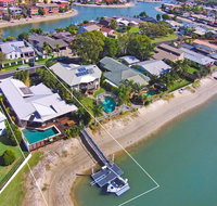Coorumbong 16 - 5 BDRM Canal Home with Pool - Accommodation Rockhampton