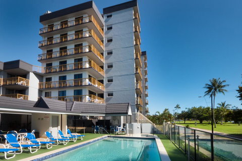 Coral Towers Holiday Suites - Accommodation Rockhampton 0