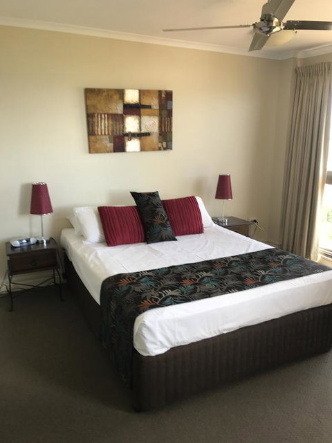 Coral Towers Holiday Suites - Accommodation Rockhampton 3