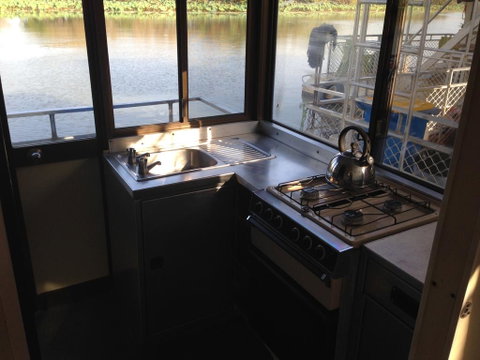 Corroboree Houseboats - Accommodation Rockhampton 2