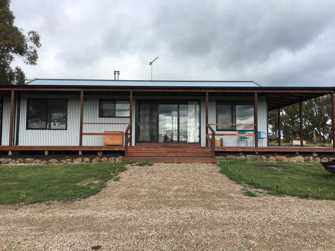 Country Cabin With Mountain Views Close To Ballarat - Accommodation Rockhampton 1