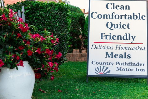 Country Pathfinder Motor Inn - Accommodation Rockhampton 1
