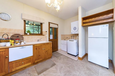 Country Pleasures Bed And Breakfast - Accommodation Rockhampton 3